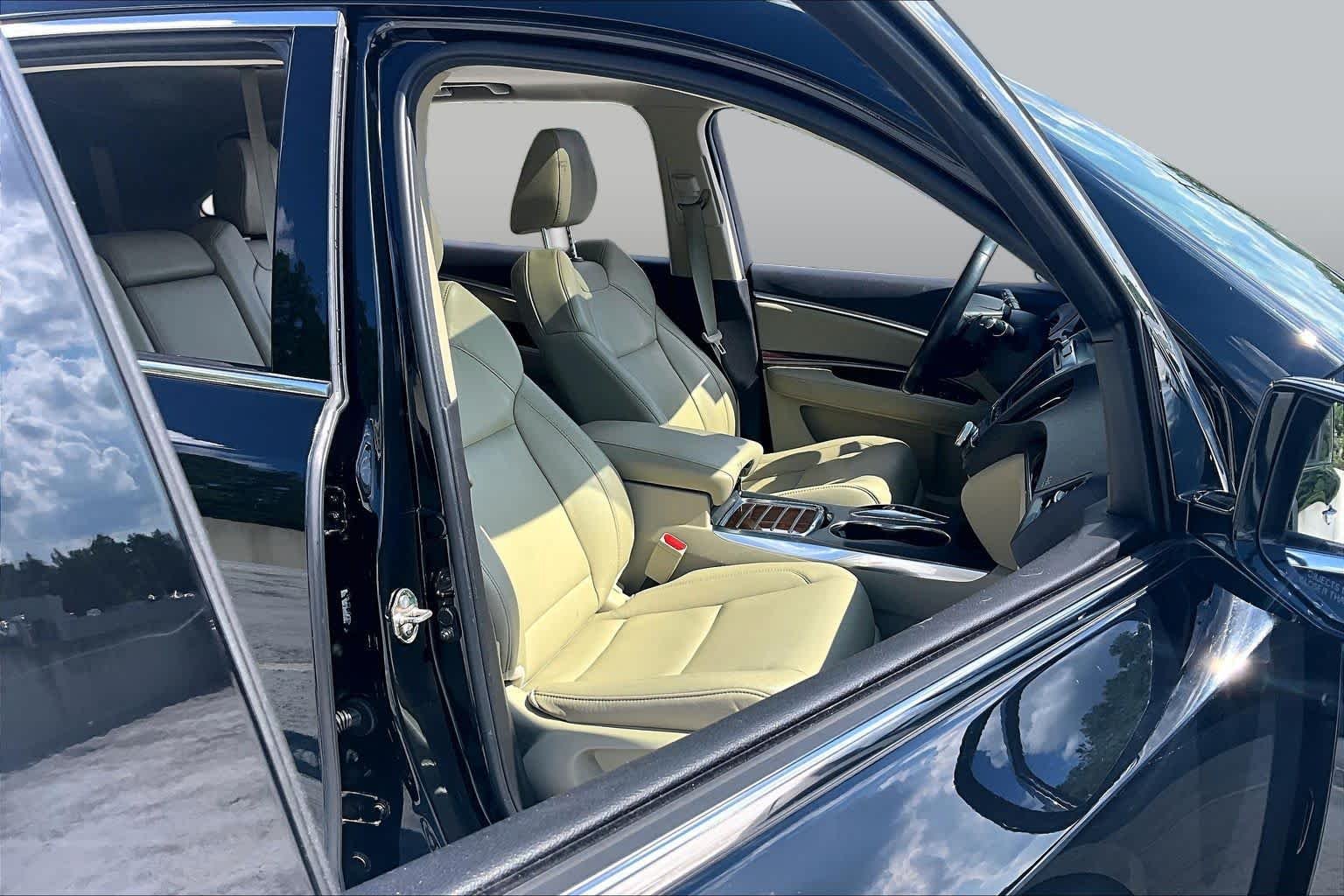 Used 2017 Black Copper Pearl Acura w/Technology Pkg image 9