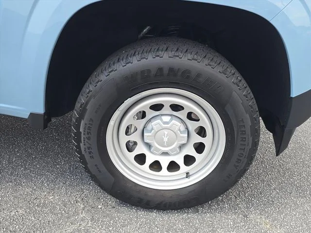 Certified Used 2025  Chevrolet Work Truck image 36
