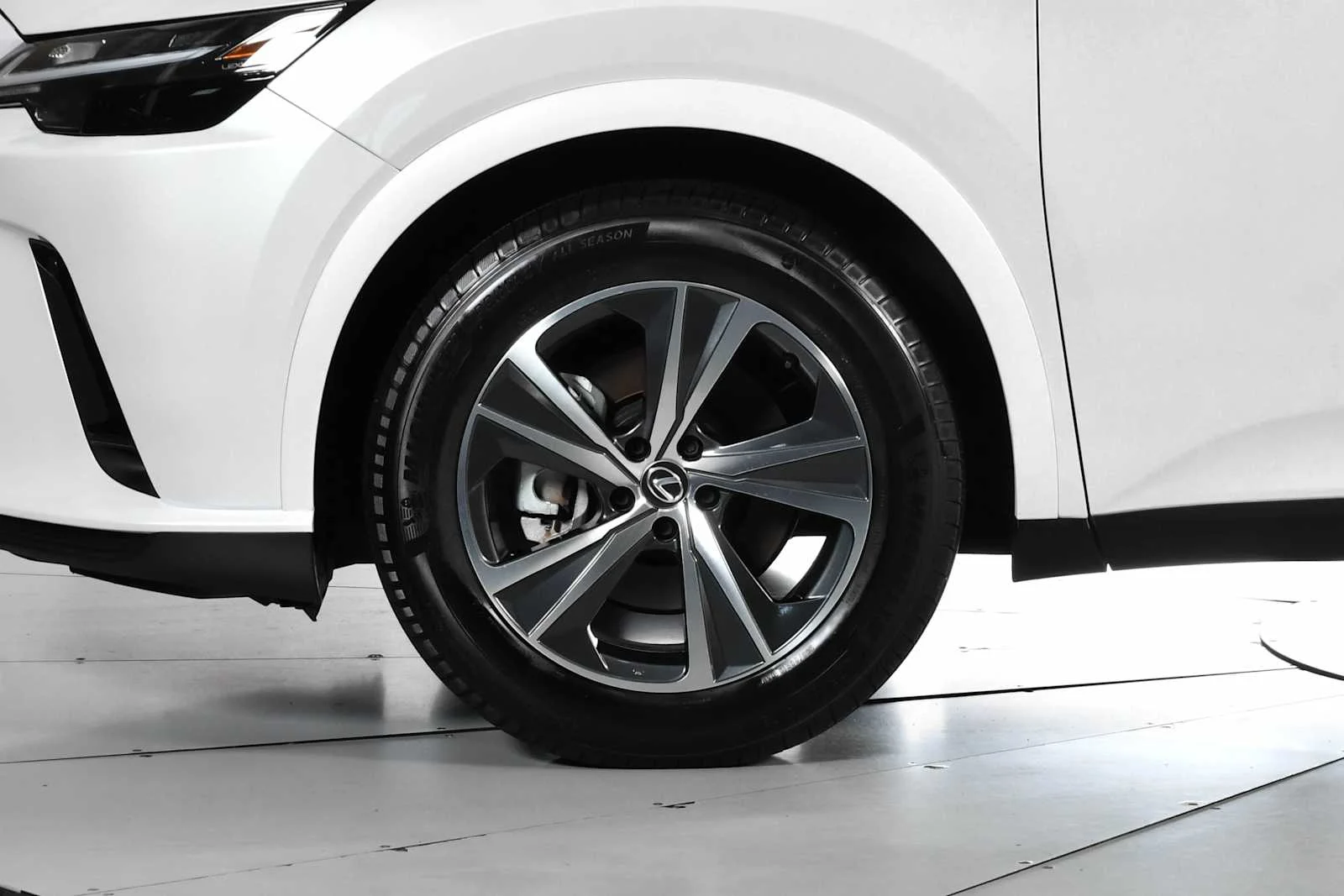 Used 2025 Eminent White Pearl Lexus Premium image 12