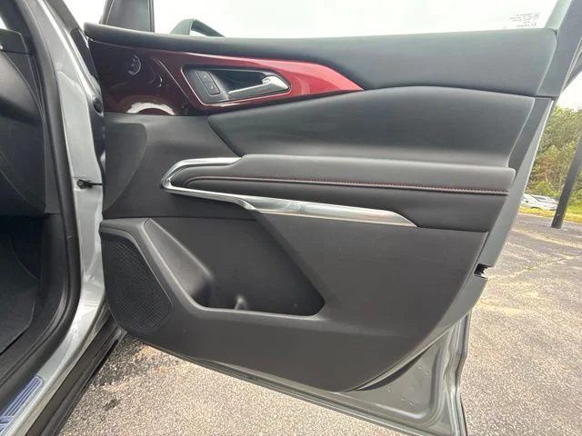 Used 2024 Gray Chevrolet Z71 image 44