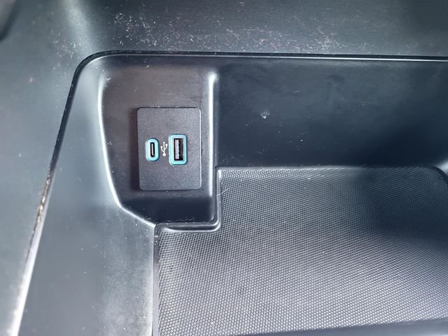 Used 2022  Ford XL image 18