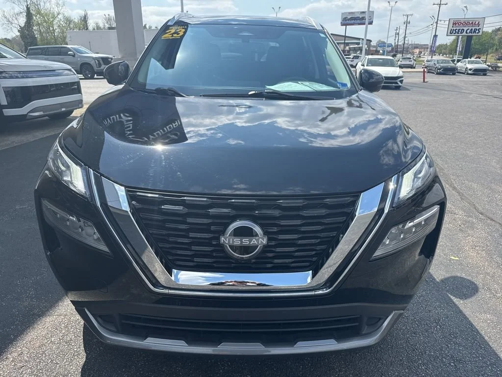 Used 2023 Black Nissan SL image 3