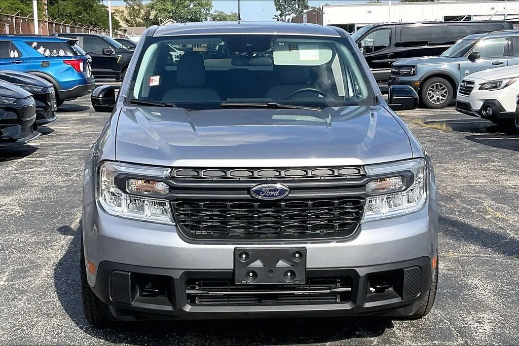 Used 2024 Silver Ford XLT image 2
