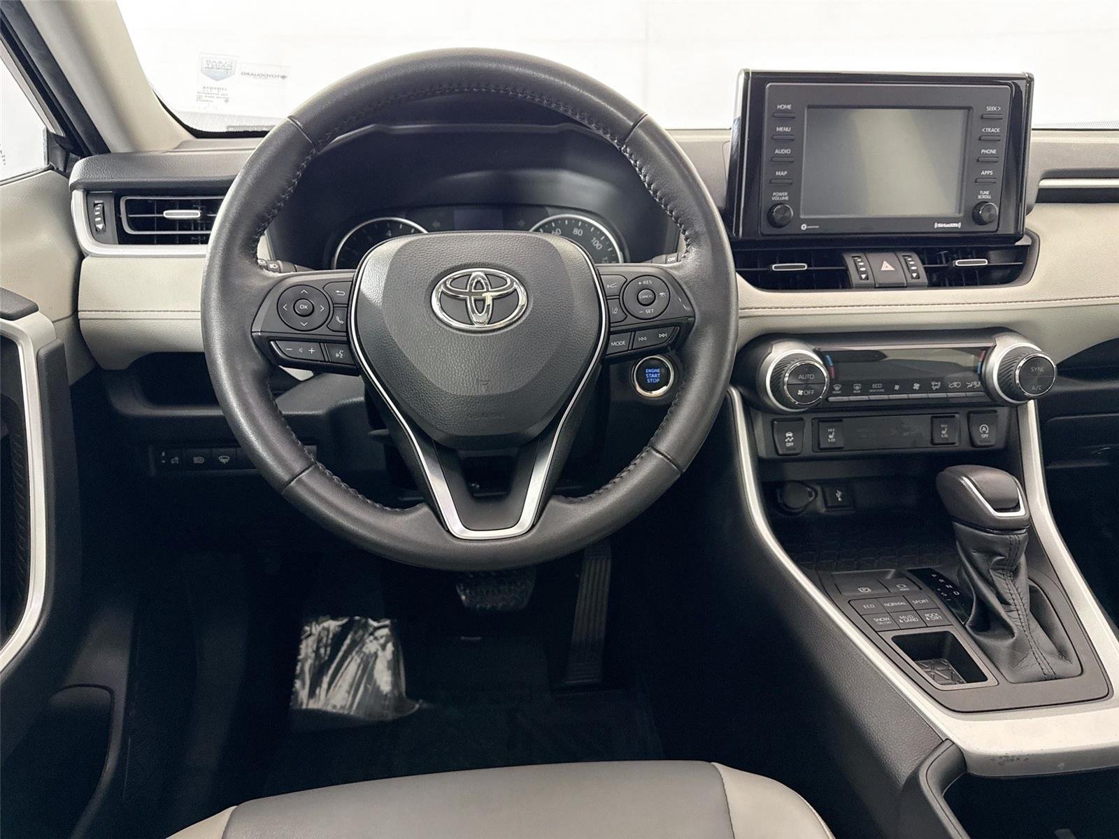 Certified Used 2022 Midnight Black Metallic Toyota XLE Premium image 30
