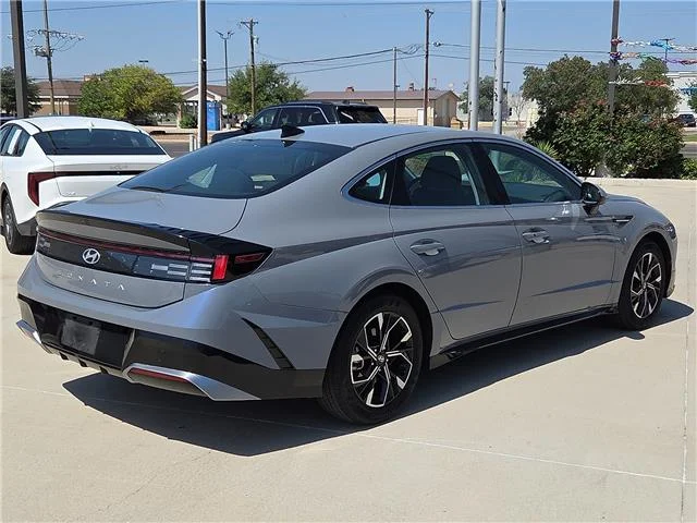 Used 2025 Transmission Blue Hyundai SEL Front-Wheel Drive image 3