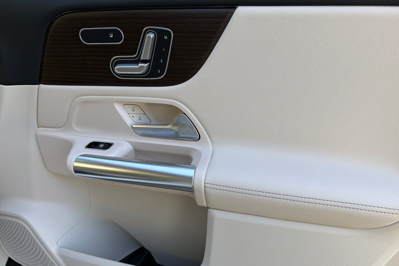Certified Used 2026 White Mercedes-Benz GLA 250 image 34