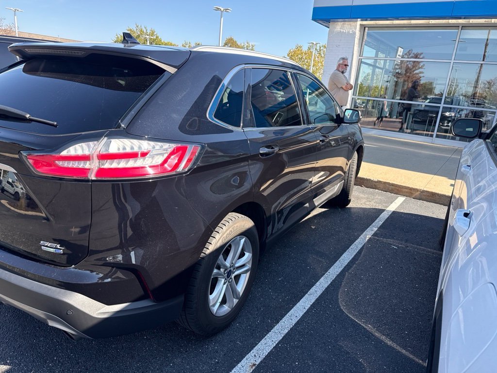 Used 2019  Ford SEL image 9