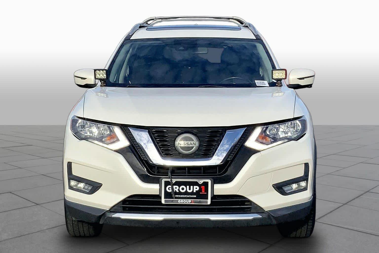 Used 2020 Pearl White Tricoat Nissan SV image 4