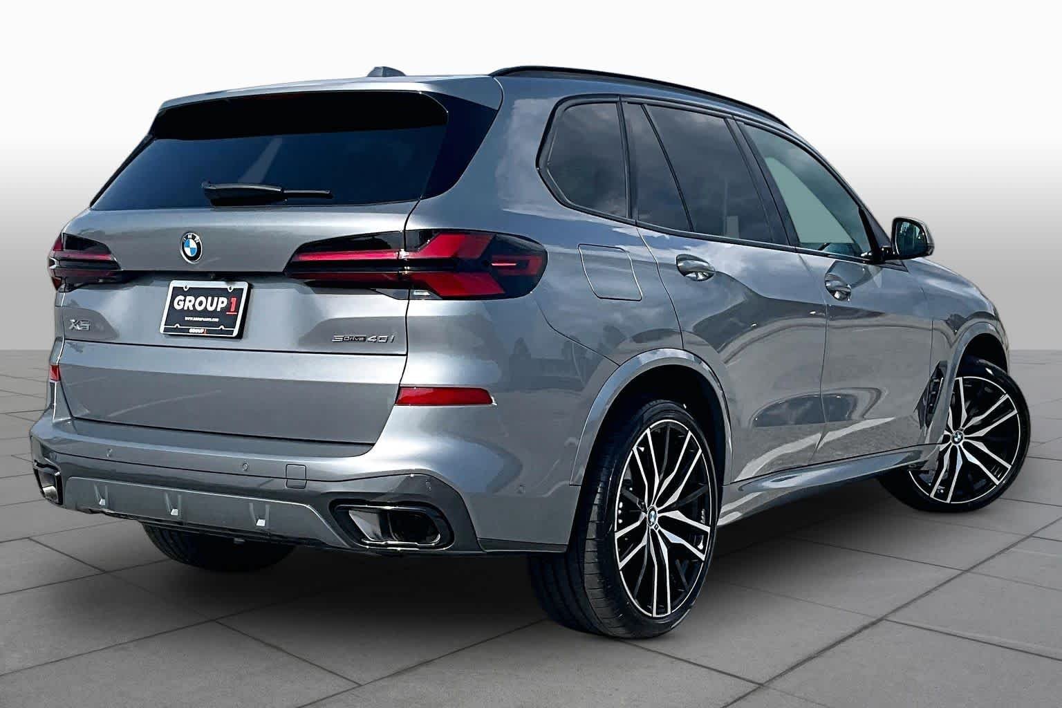Used 2026 Skyscraper Grey Metallic BMW sDrive40i image 13