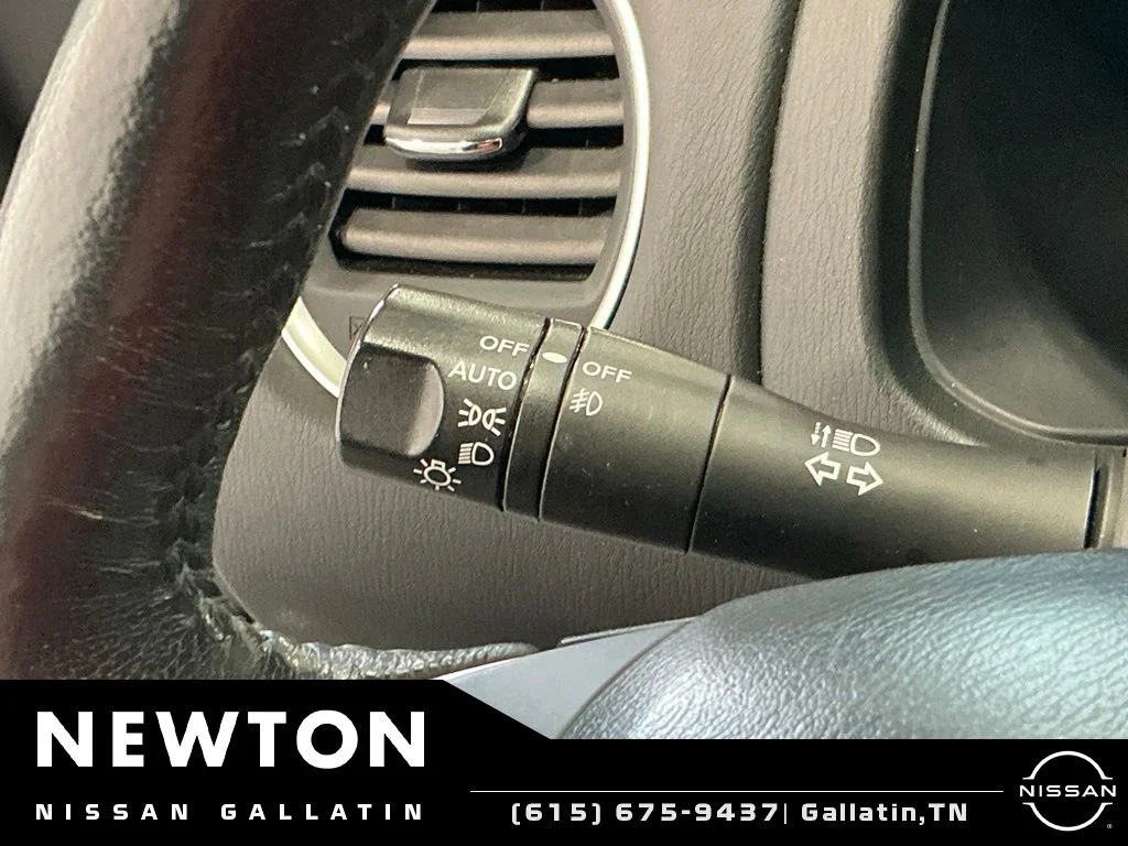 Used 2019 Pearl White Nissan Platinum image 43