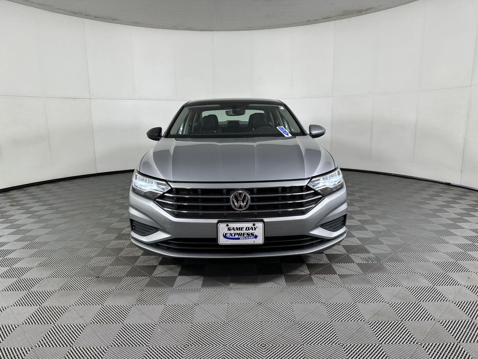 Used 2021 Platinum Gray Metallic Volkswagen SE image 25