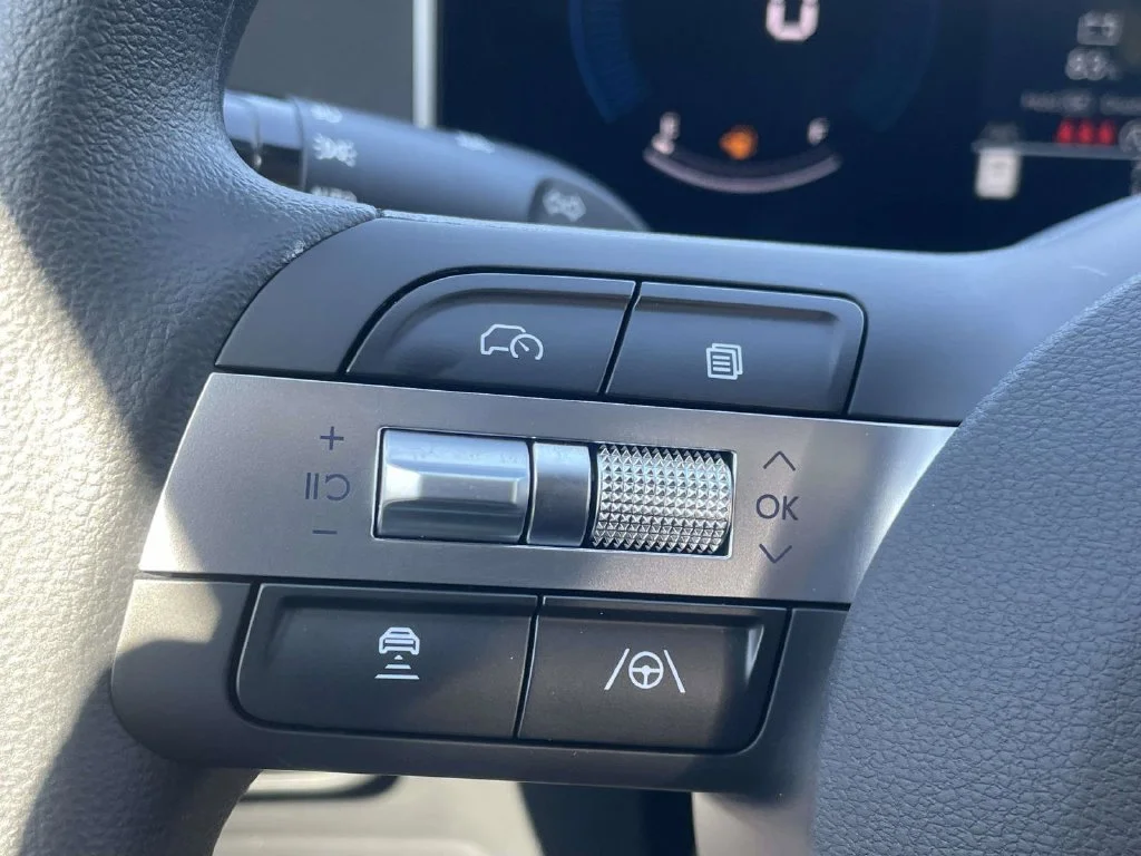 New 2026 White Hyundai SE image 20