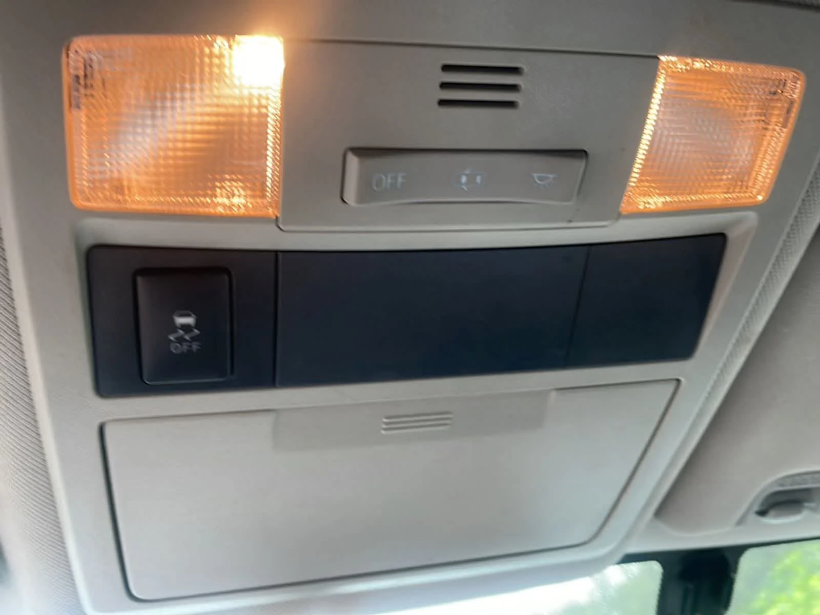 Used 2017 Magnetic Gray Metallic Toyota SR5 image 21