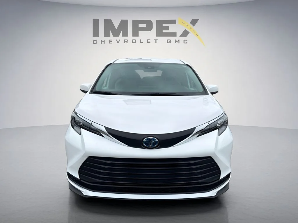 Used 2025 White Toyota LE image 8