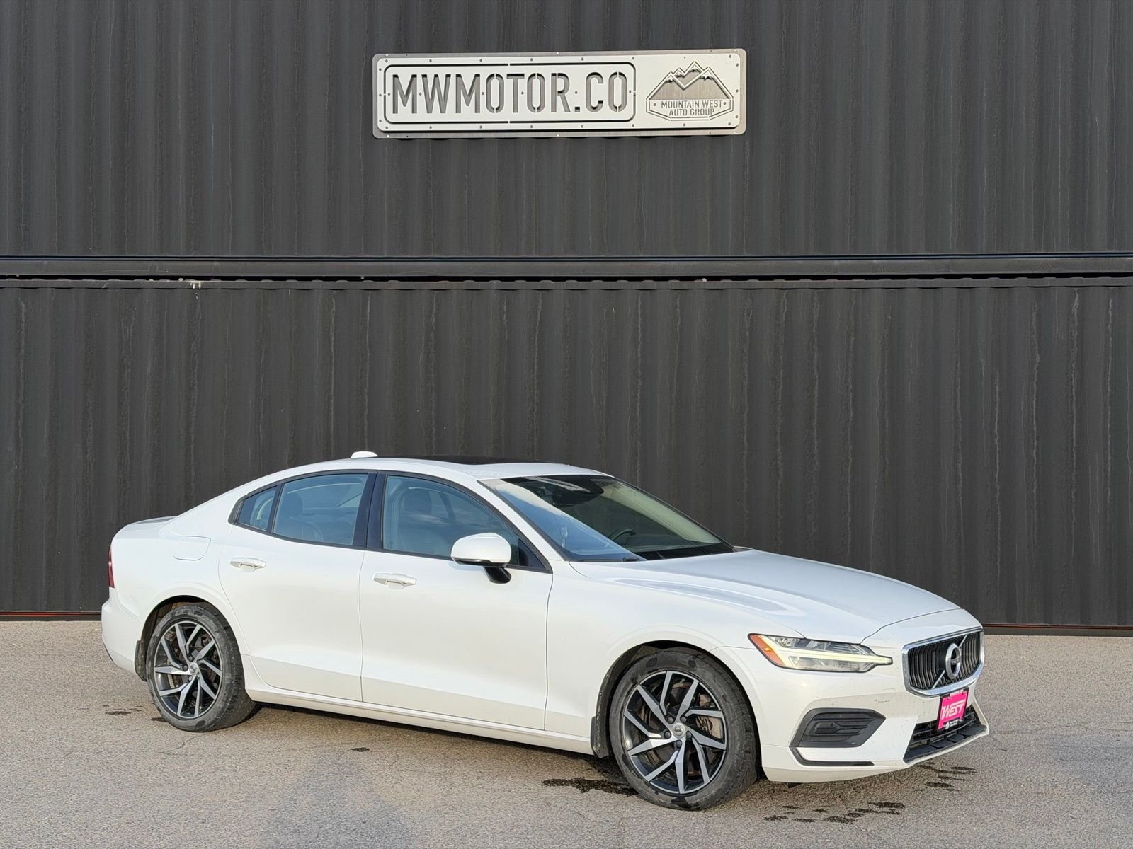 2020 Volvo S60 T6 Momentum AWD's photo