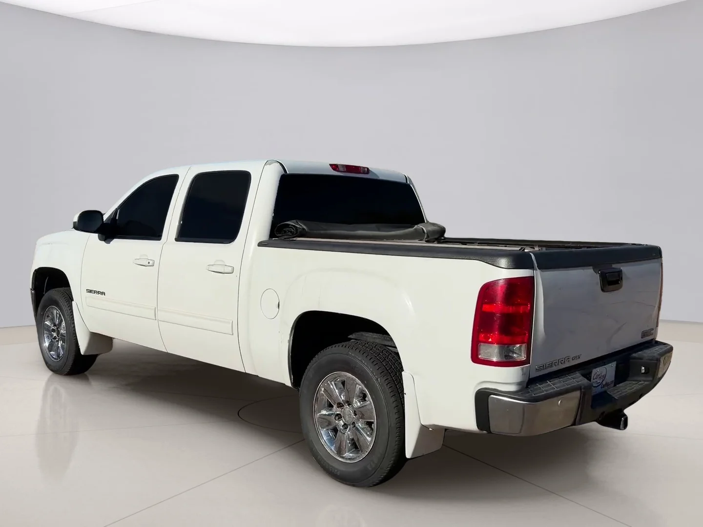 Used 2013 White Gmc SLT image 3