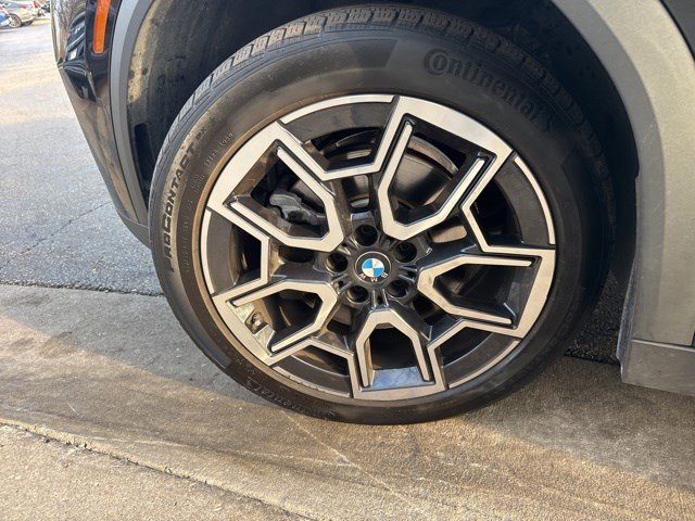 Used 2025 Black Sapphire Metallic BMW xDrive28i image 9