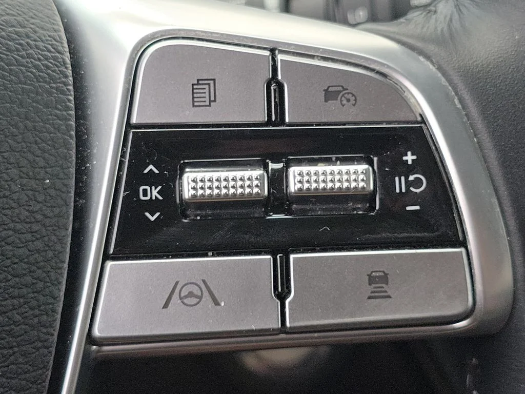 Used 2024 White Kia LX image 31