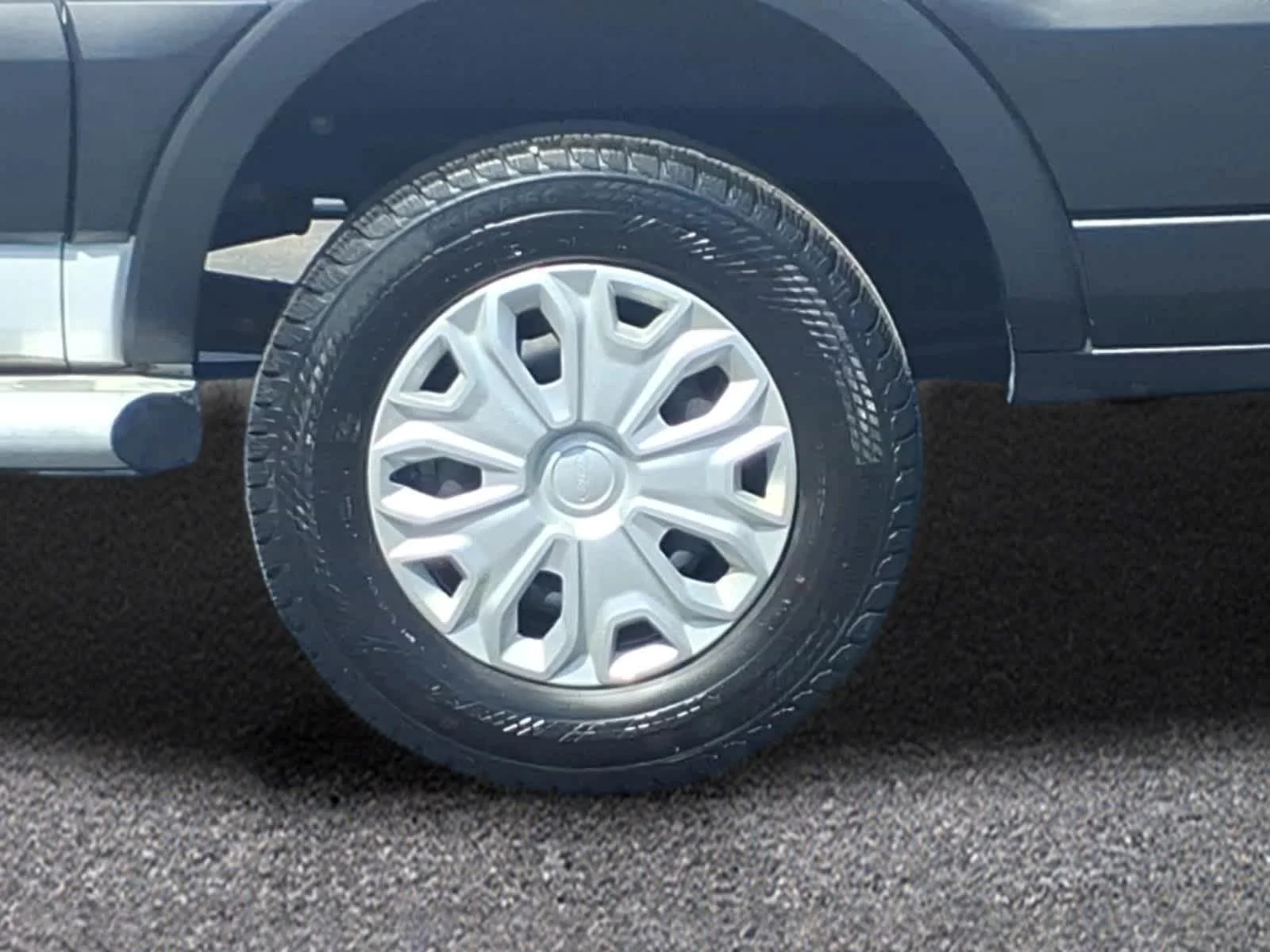 Used 2025 Oxford White Ford  image 3