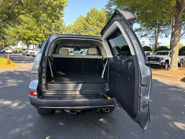 Used 2020 Gray Lexus GX 460 Premium image 18
