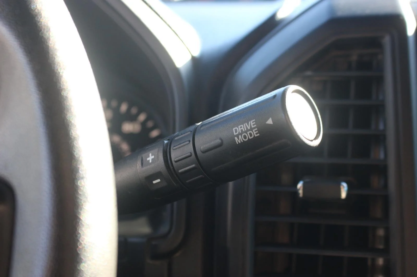 Used 2020 White Ford XL image 32
