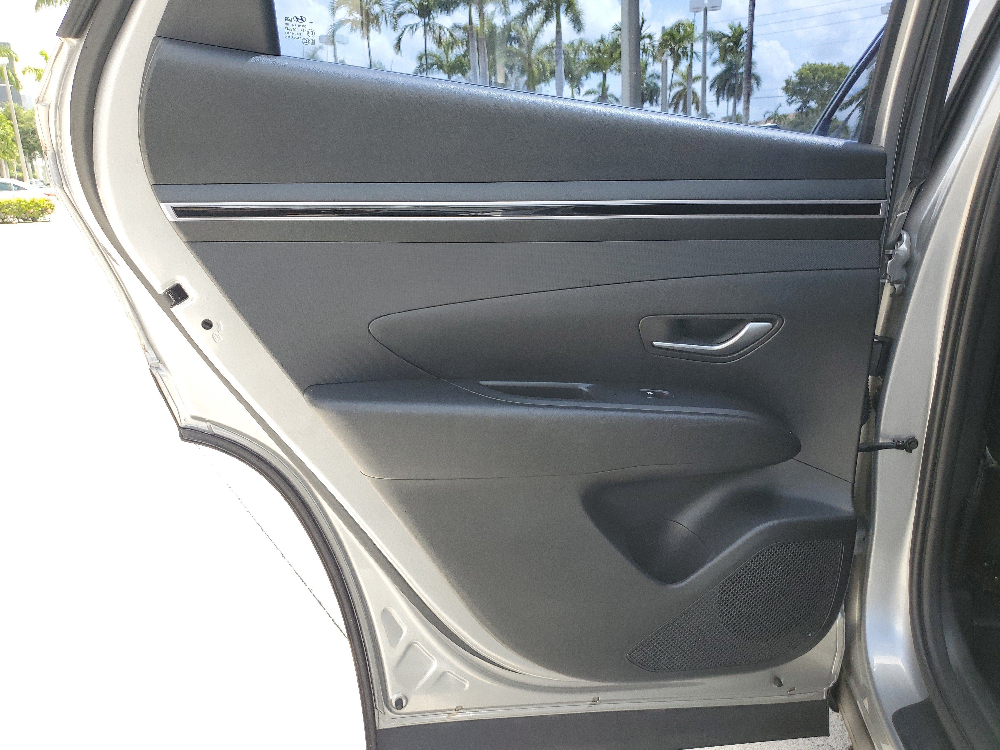 Used 2023 Shimmering Silver Hyundai SE image 15