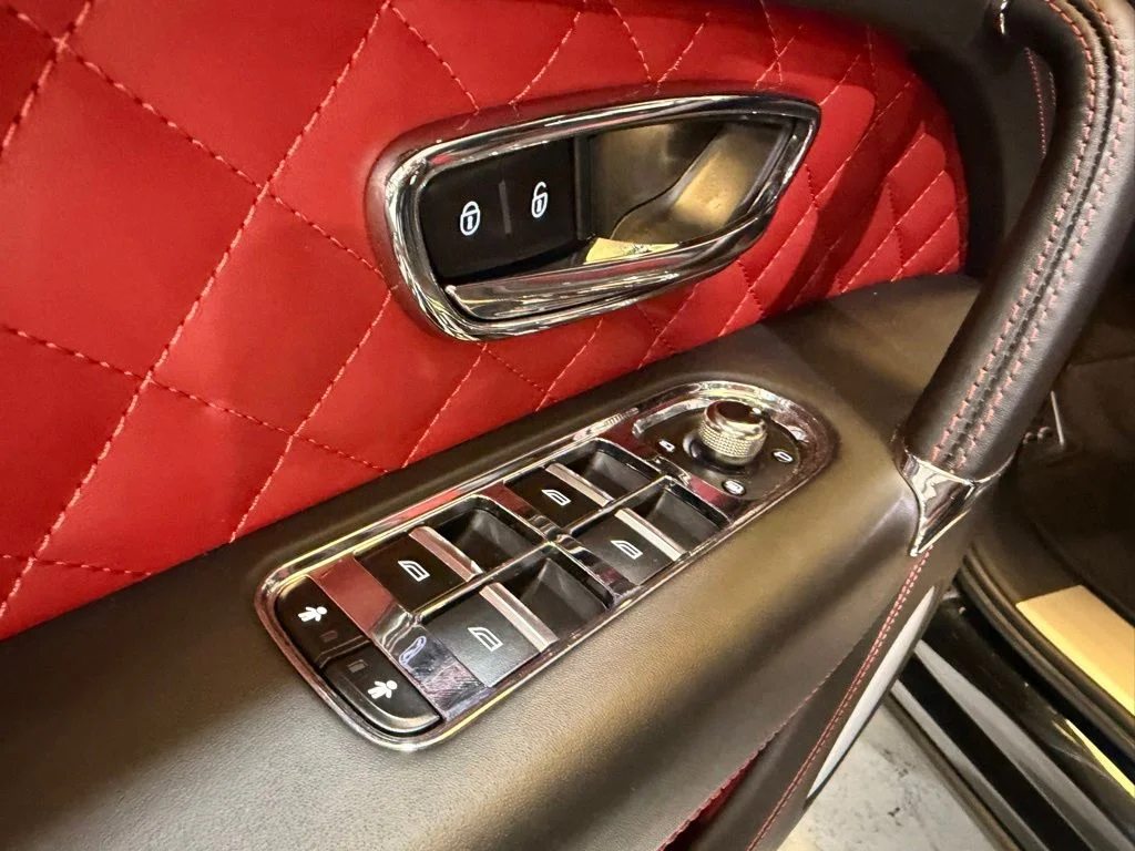 Used 2018  Bentley W12 image 33