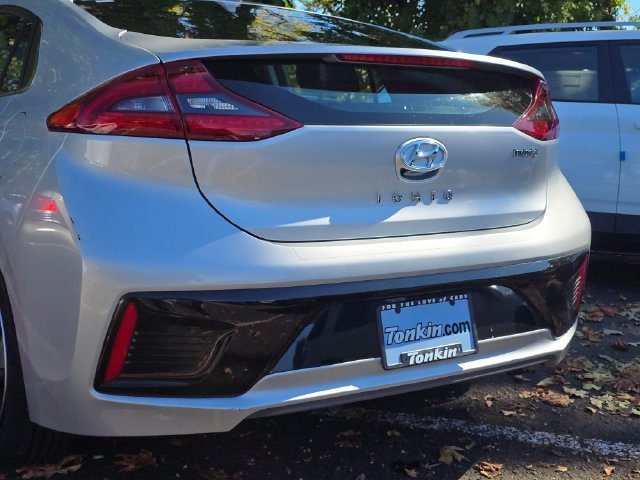 Used 2017 Silver Hyundai SEL image 13