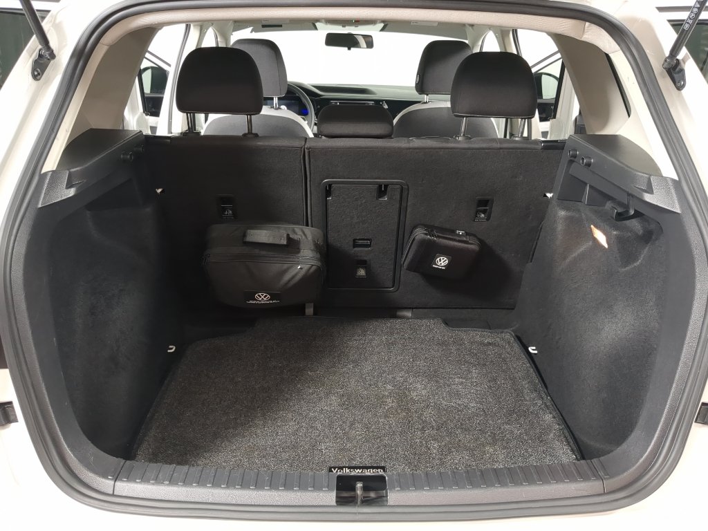Used 2022 Pure White Volkswagen S image 19