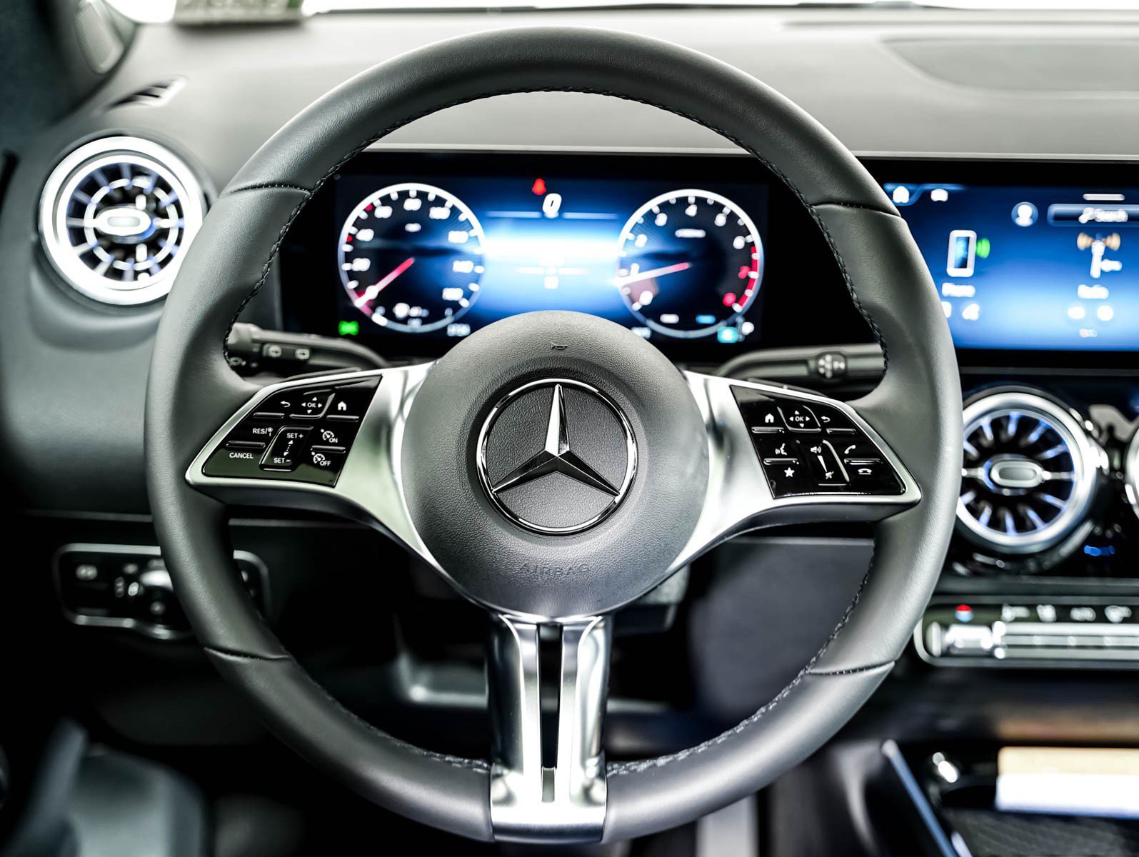 New 2026 Polar White Mercedes-Benz GLA 250 image 12