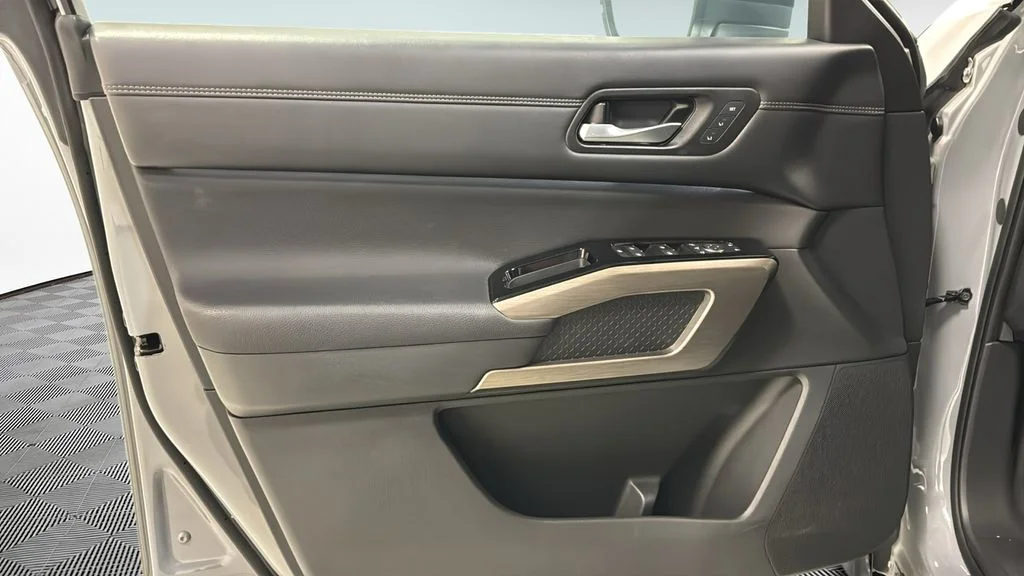 Used 2024 Gray Nissan Platinum image 19