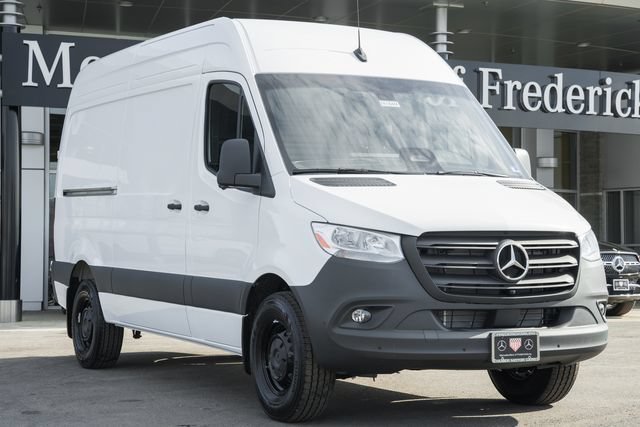 New 2026 Arctic White Mercedes-Benz Cargo 144 WB image 43