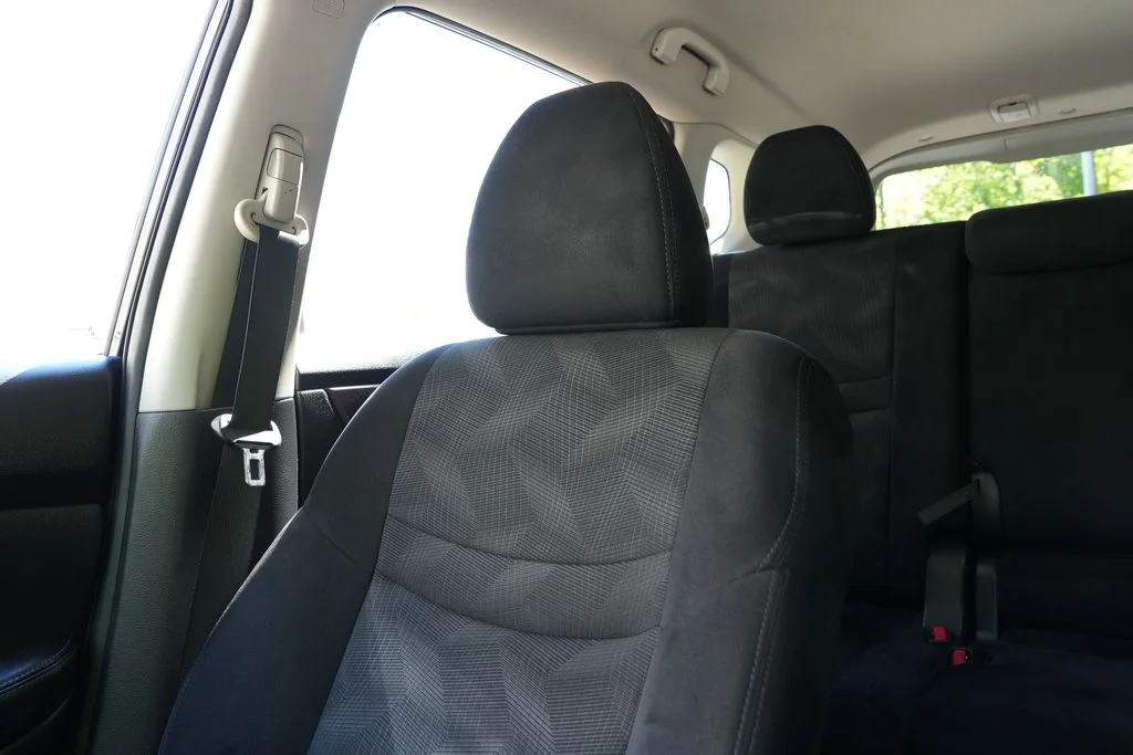 Used 2014 Black Nissan SV image 24