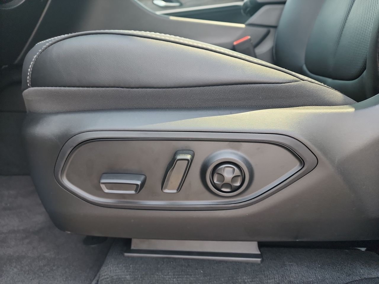 New 2026 Silver Jeep Limited Reserve image 12