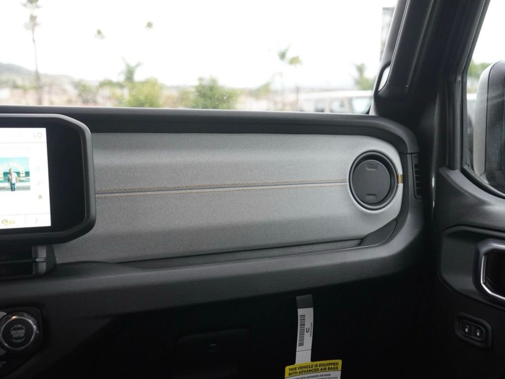 New 2026 Granite Crystal Metallic Clear-Coat Exterior Paint Jeep Sport S image 25