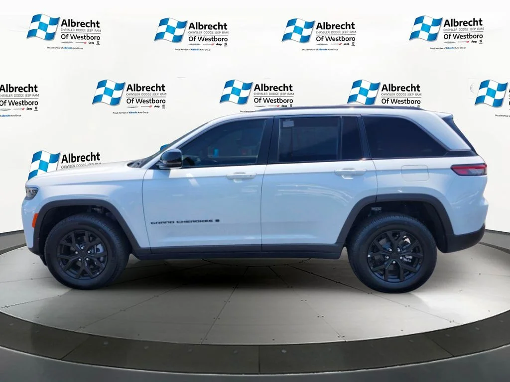 New 2026 Bright White Clear-Coat Exterior Paint Jeep Altitude image 2