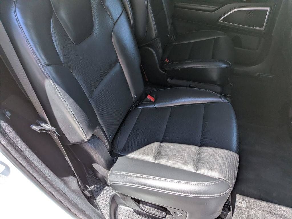 Used 2020 White Kia S image 28