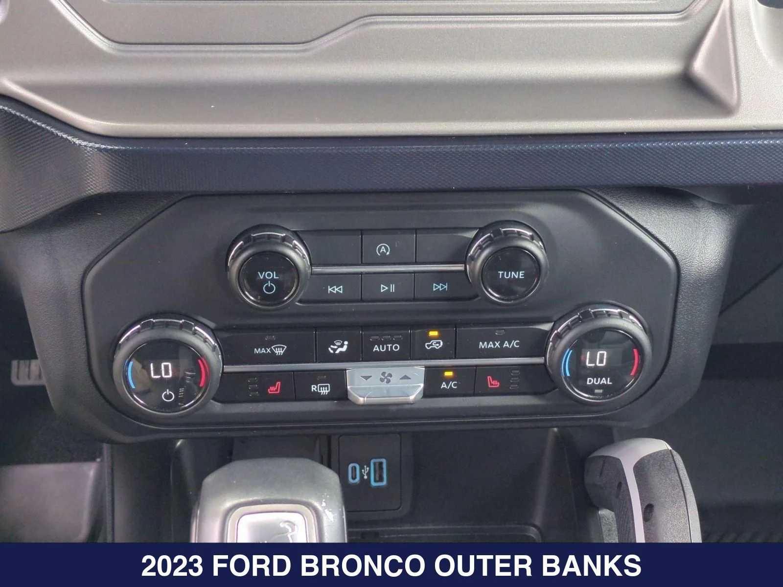 2023 Ford Bronco 4-Door Outer Banks - Photo 23
