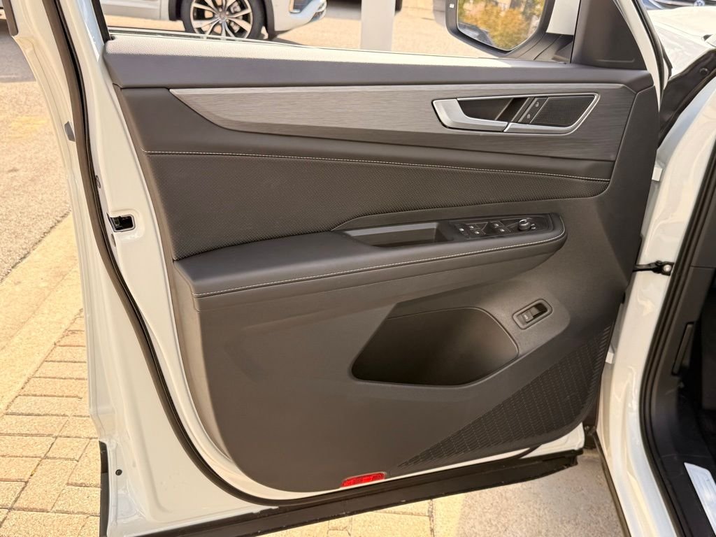 2026 Volkswagen Atlas Cross Sport SE w/Tech - Photo 8