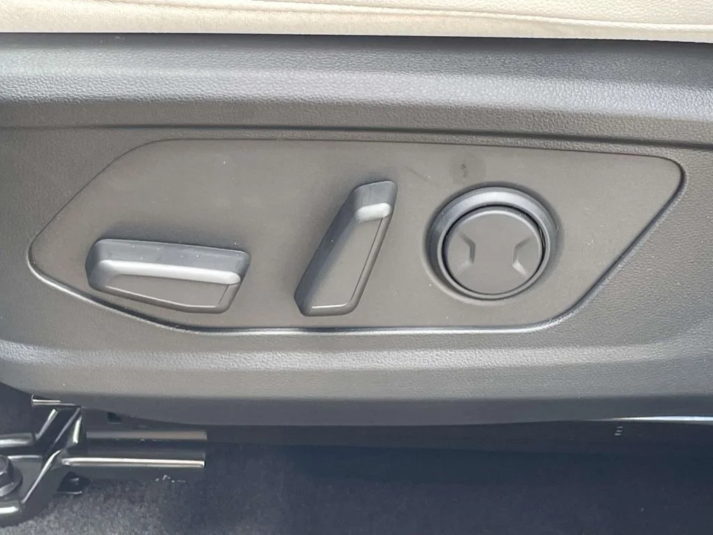 New 2026 Silver Hyundai SEL Plus image 18