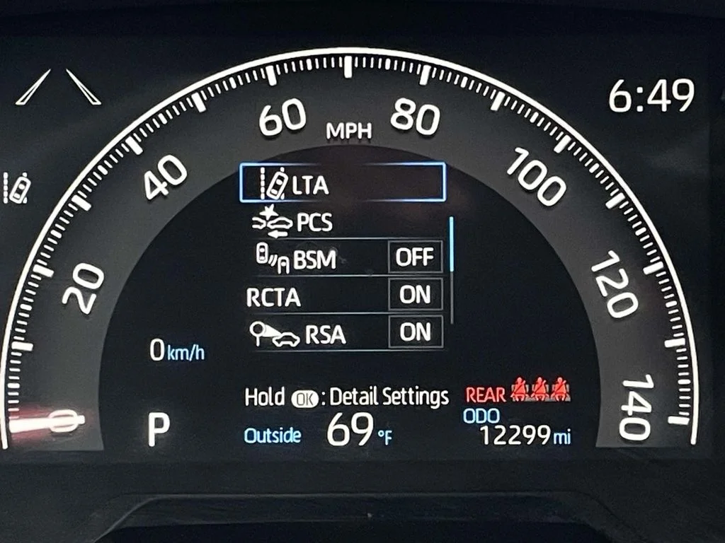 Used 2025 Ruby Flare Pearl Toyota XLE Premium image 15