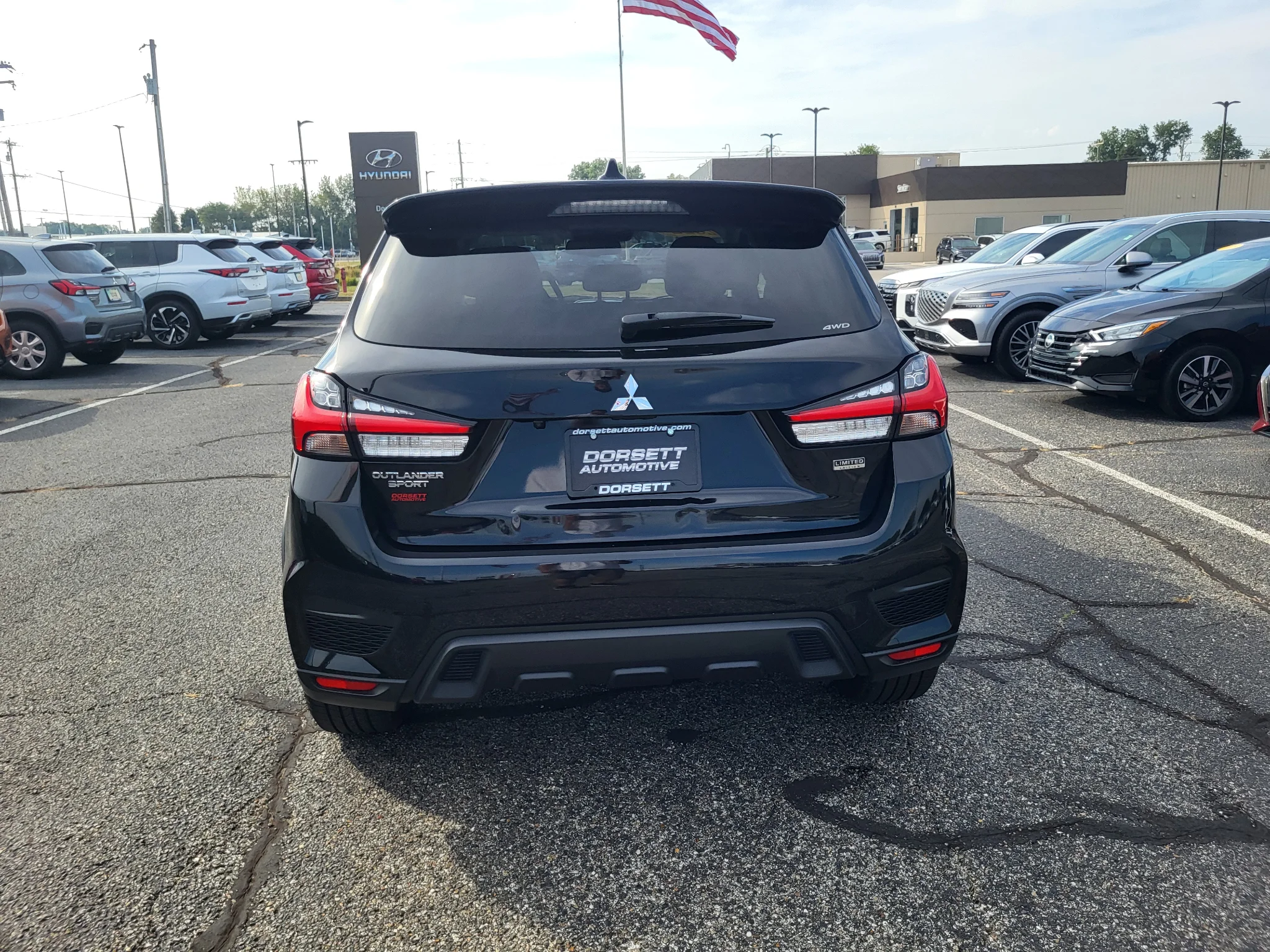 Used 2022 Labrador Black Pearl Mitsubishi LE image 7
