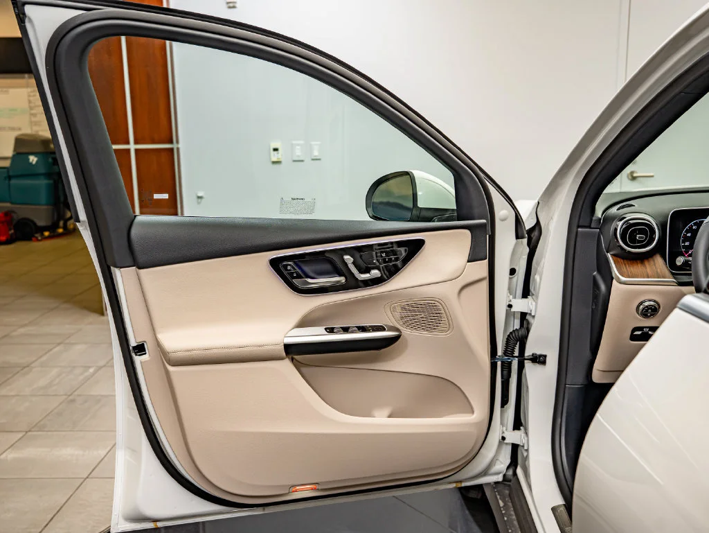 New 2026 Polar White Mercedes-Benz GLC 300 image 18