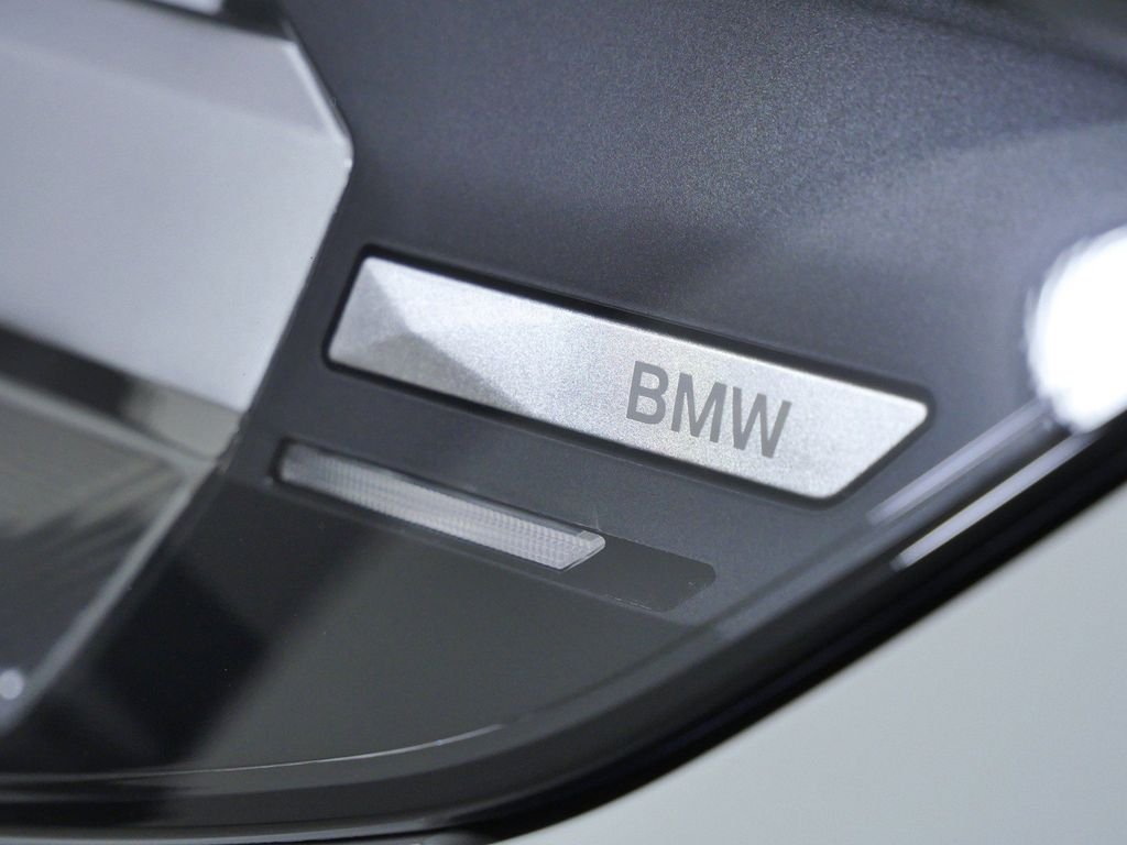 New 2026 Alpine White BMW 30 xDrive image 4