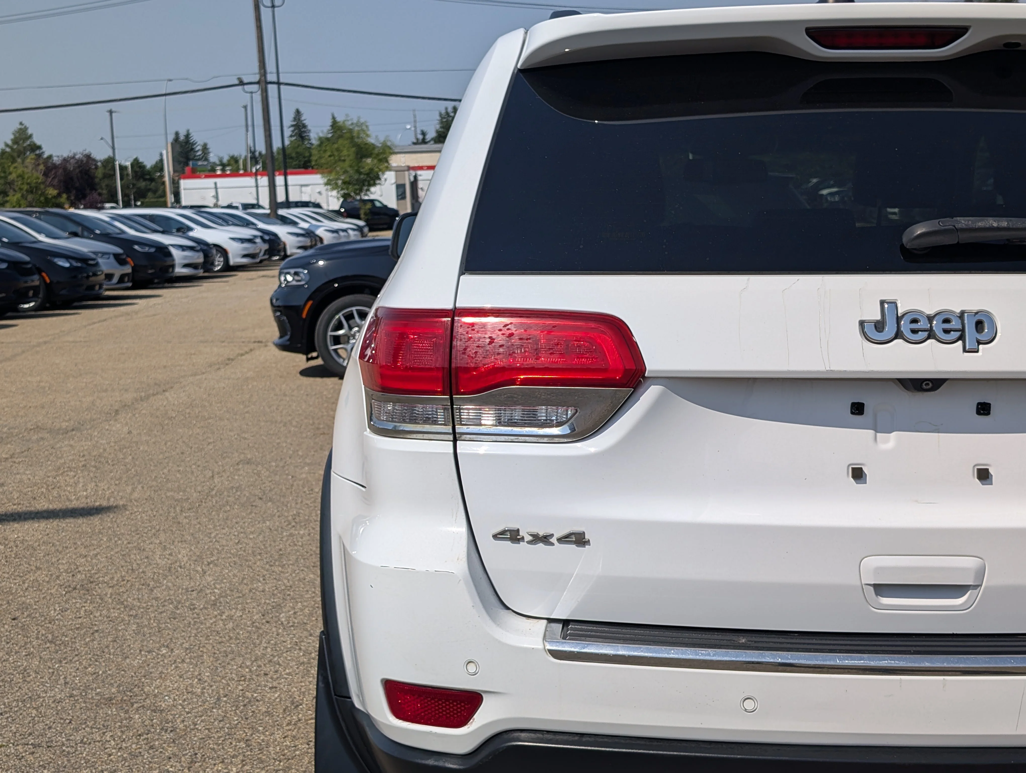 Used 2014 Bright White Clearcoat Jeep Limited image 13