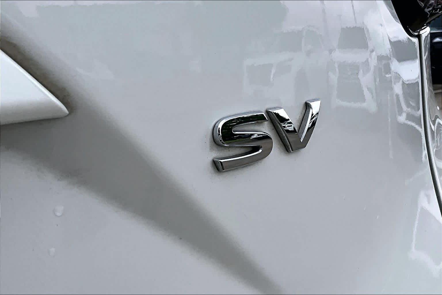 Used 2017 Pearl White Nissan SV image 9