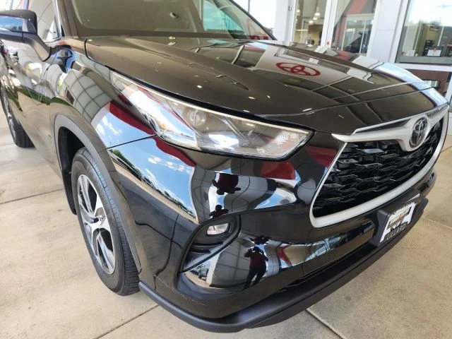 Used 2023 Black Toyota XLE image 8