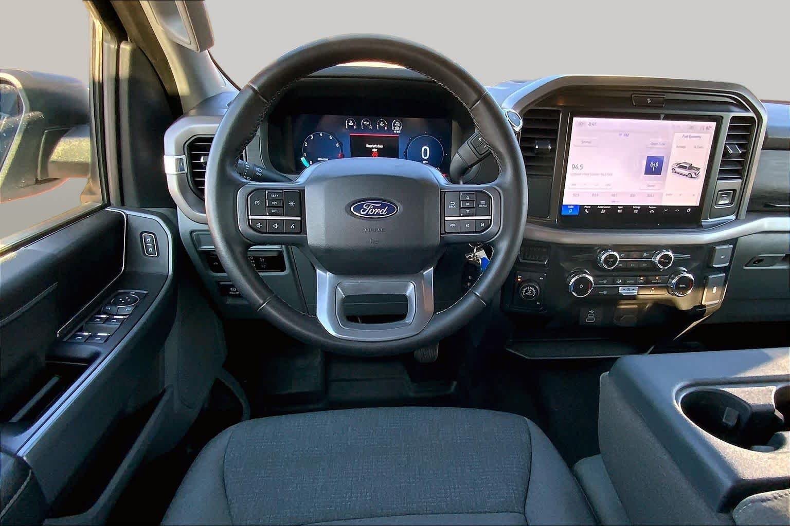 Used 2025 Oxford White Ford XLT image 6