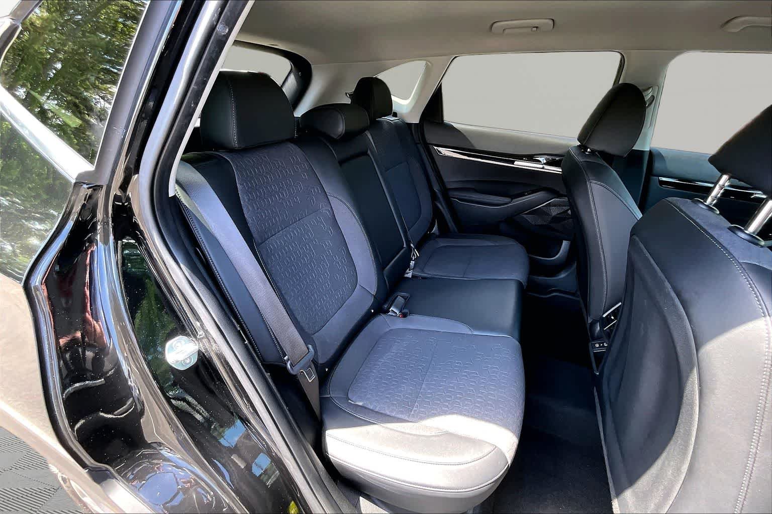Used 2024 Fusion Black Kia S image 19