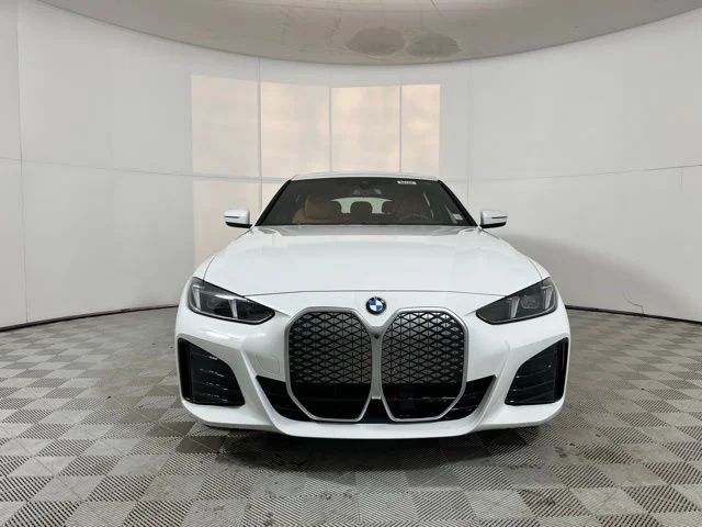 New 2026 White BMW xDrive40 image 2